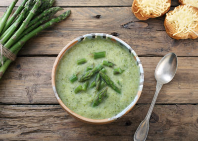 Soupe froide aux algues et aux asperges